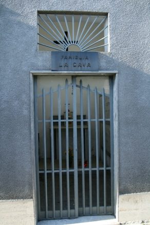 Francesco La Cava_s tomb (2).JPG